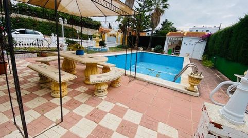 Gran Casa Independiente con piscina y zonas ajardinadas.