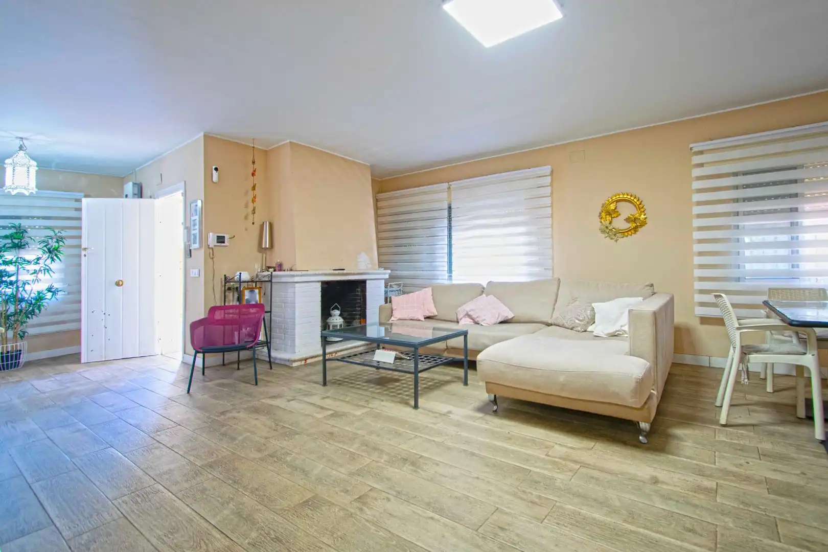 Sala d'estar de Casa o xalet en venda en La Rinconada amb Jardí privat i Piscina