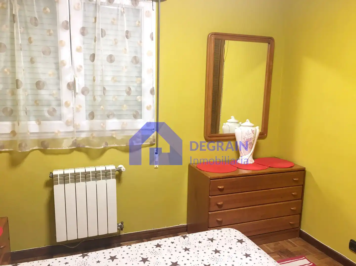 Habitación de Piso de alquiler en Oviedo  con Calefacción y Balcón
