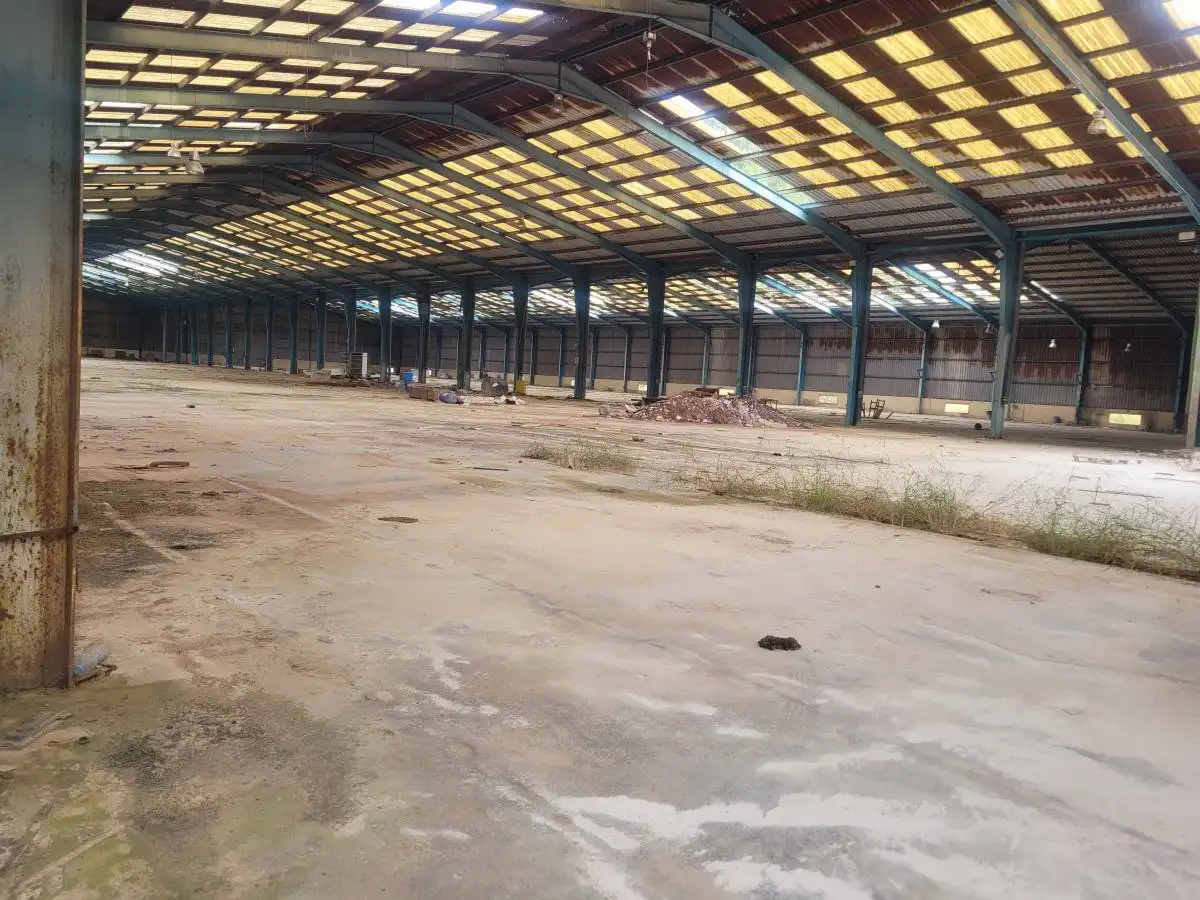 Außenansicht von Fabrikhallen zum Verkauf in Llucena / Lucena del Cid