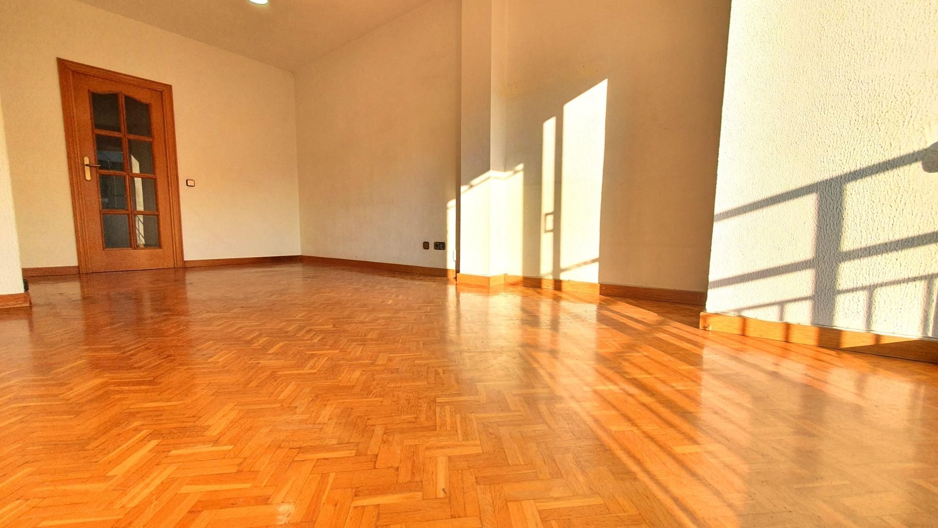 Flat for sale in Sabadell  with Air Conditioner, Heating and Parquet flooring