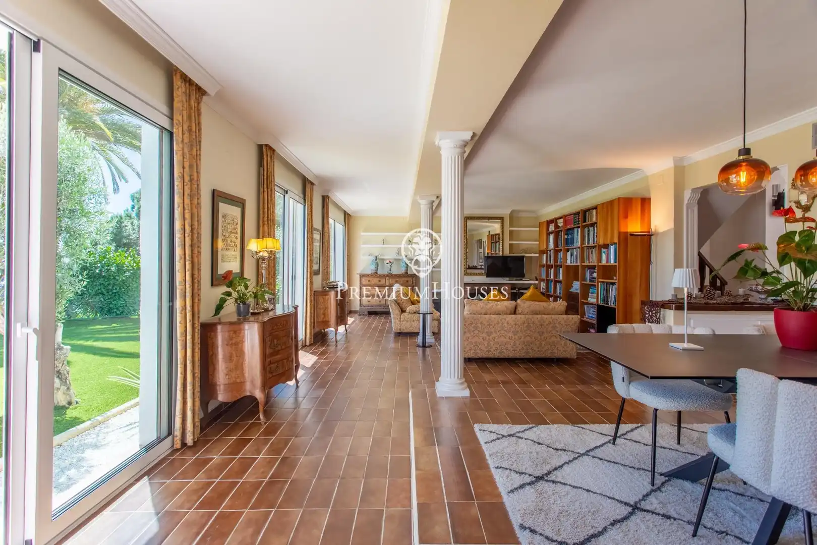 Sala d'estar de Casa o xalet en venda en Alella amb Calefacció, Jardí privat i Terrassa
