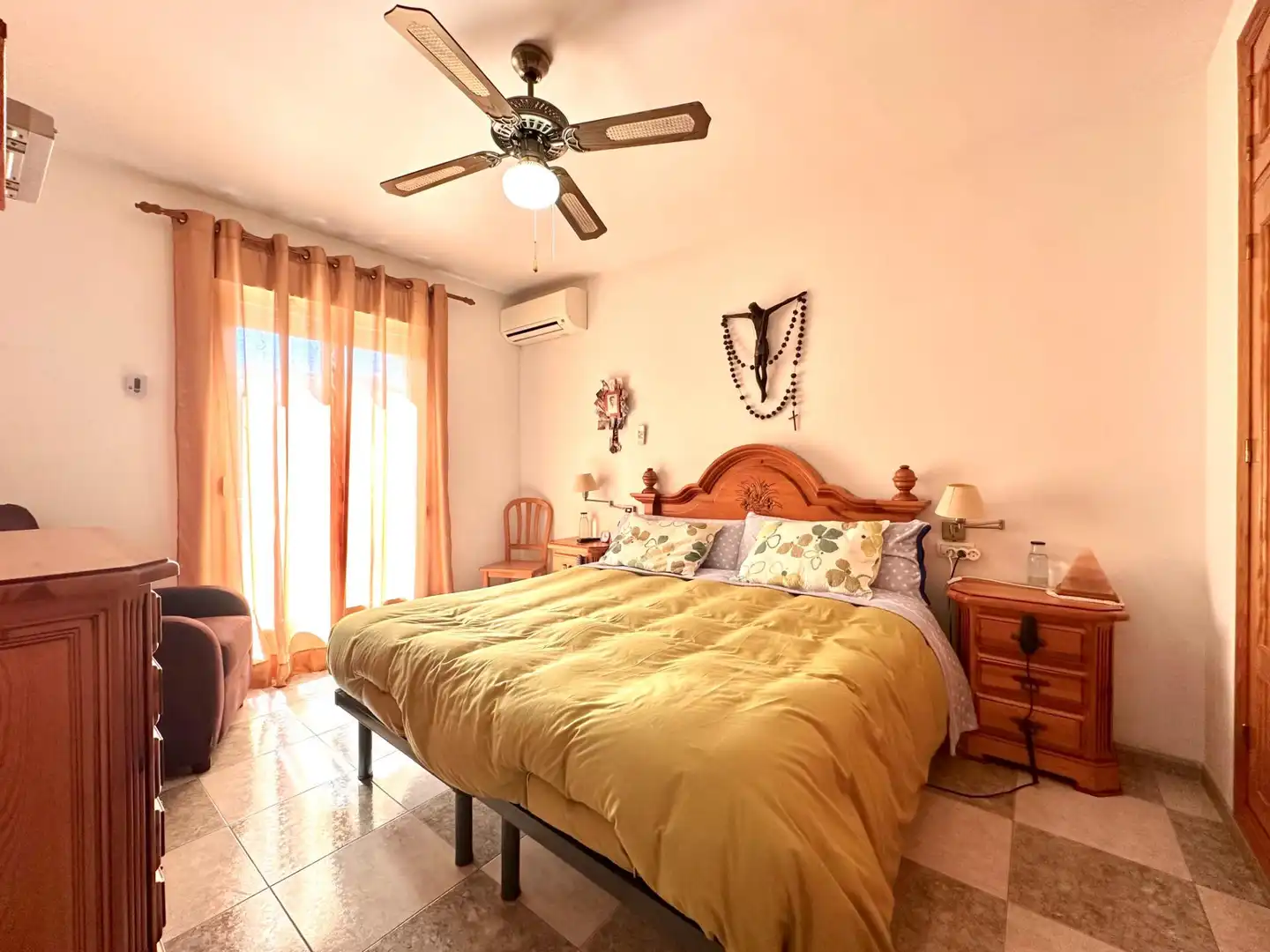 Habitación de Casa adosada en venta en Fuente Vaqueros con Aire acondicionado, Calefacción y Terraza