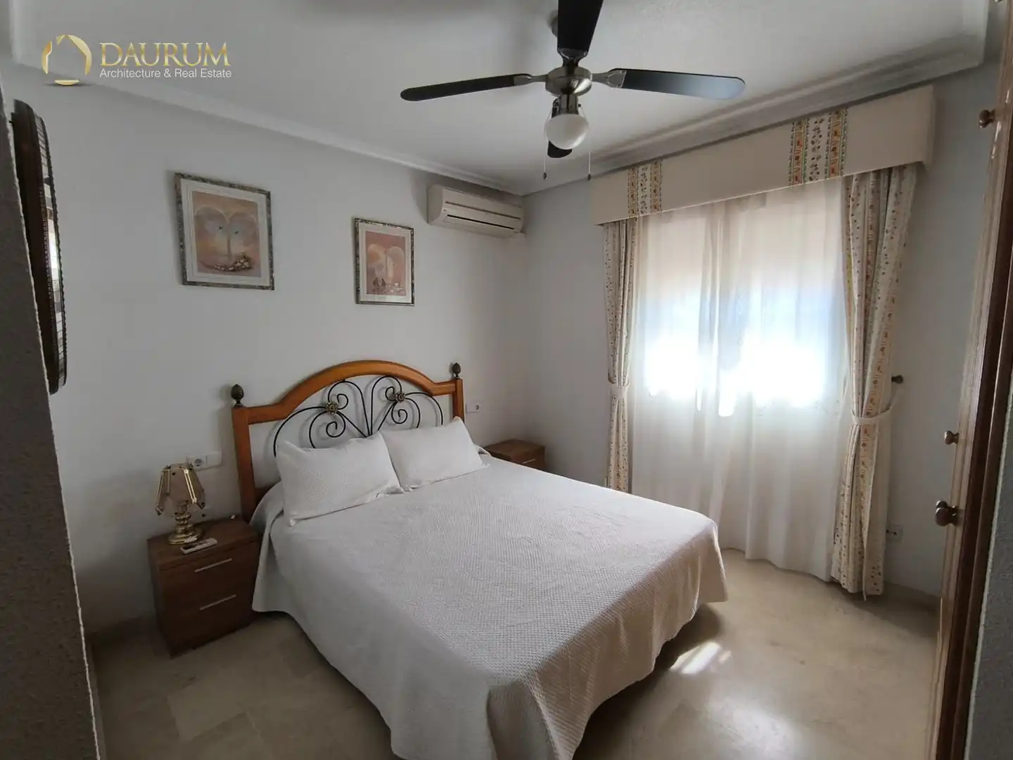 Schlafzimmer von Einfamilien-Reihenhaus zum Verkauf in Santa Pola mit Klimaanlage, Heizung und Privatgarten