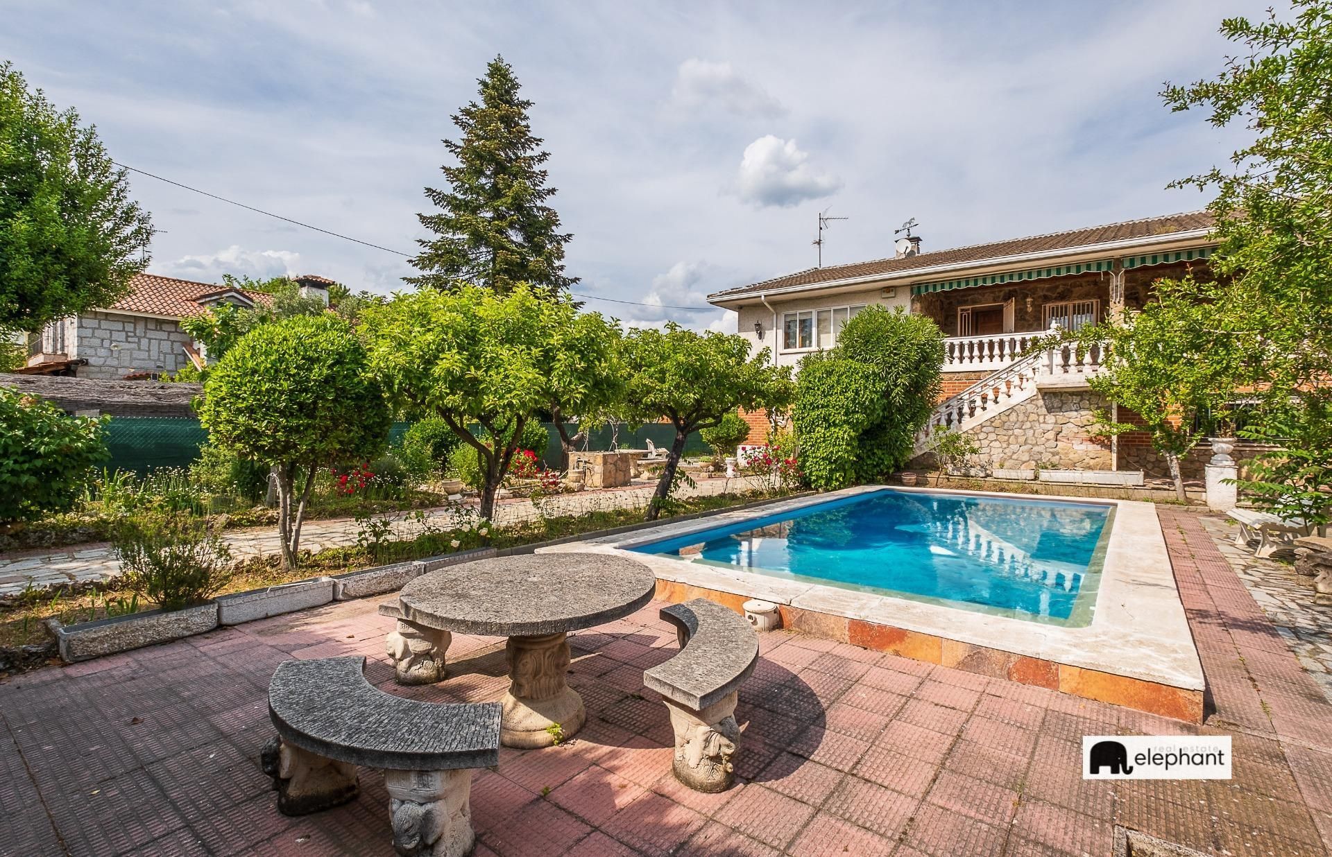Piscina de Casa o xalet en venda en Collado Villalba amb Calefacció, Jardí privat i Terrassa