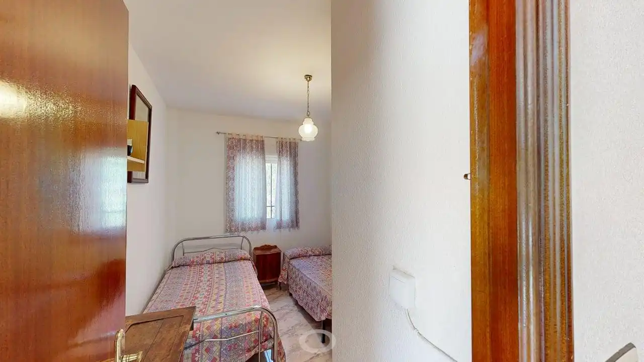 Dormitori de Casa o xalet en venda en Jaén amb Traster i Piscina comunitària