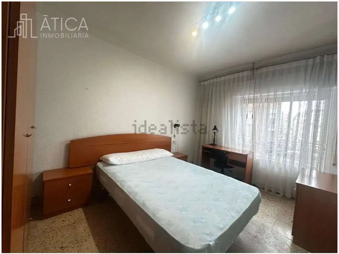 Habitación de Piso de alquiler en Castillejo de Martín Viejo con Calefacción, Terraza y Amueblado