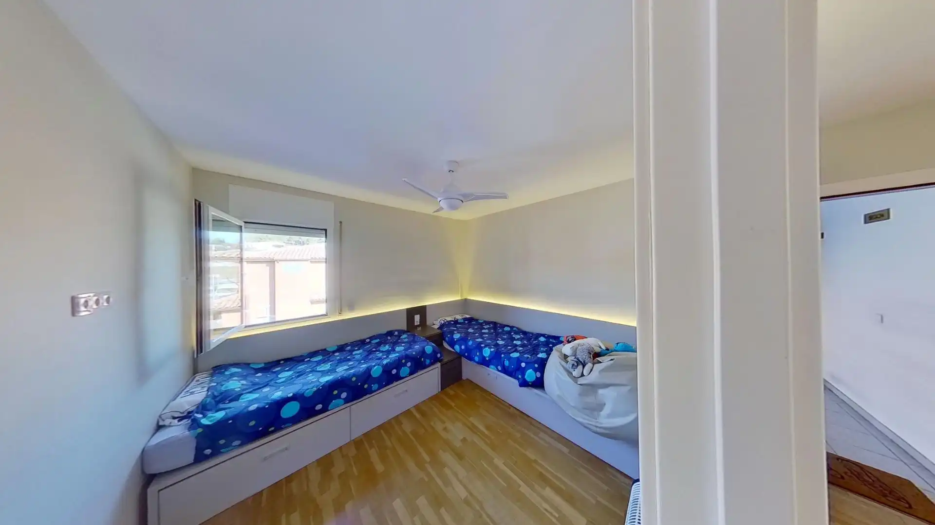 Bedroom of Flat for rent in Begues  with Heating, Private garden and Parquet flooring
