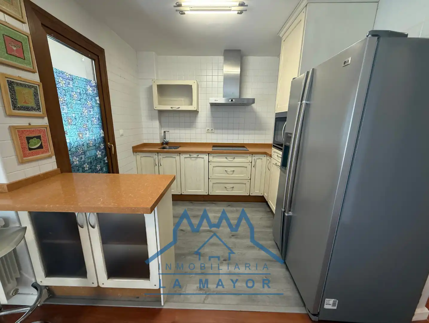 Cocina de Piso en venta en Ciudad Real con Parquet y Piscina comunitaria