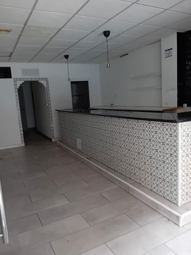 Local de alquiler en Carrer de Coll i Pujol, 154, Sant Crist, Montigalà - Sant Crist