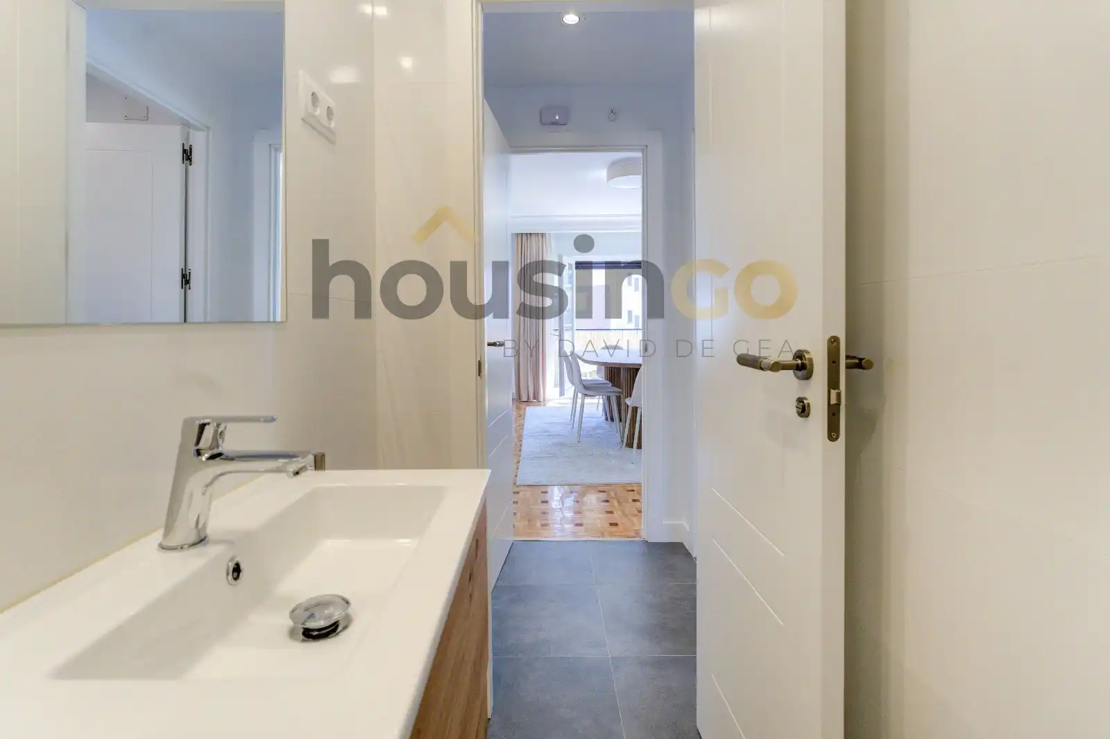 Bathroom of Flat for rent in Madrid  with Air Conditioner, Parquet flooring and Terrace