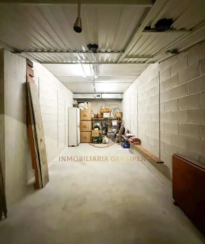 Garage for sale in Irura