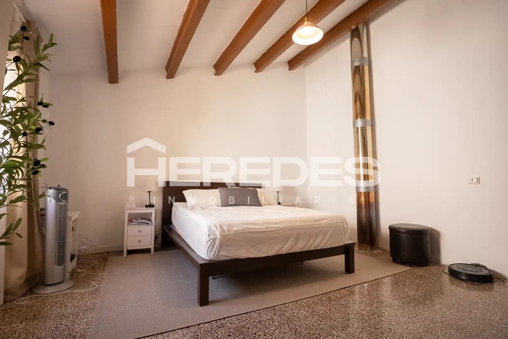 Dormitori de Casa o xalet en venda en Torrelles de Llobregat amb Jardí privat, Terrassa i Moblat