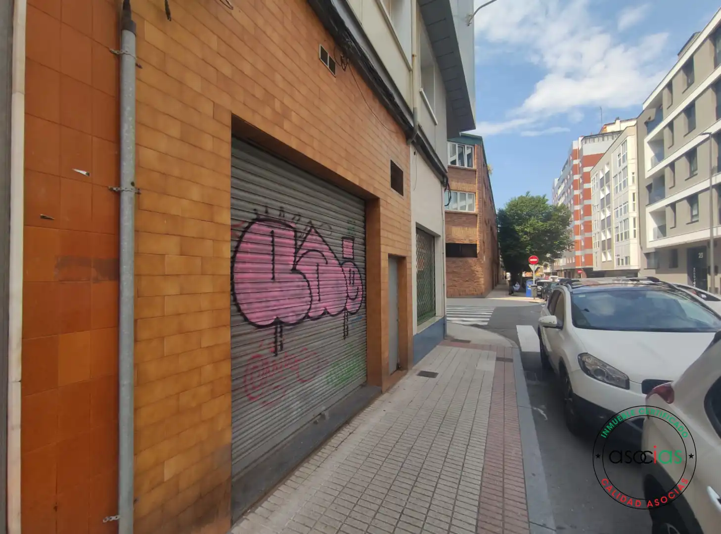 Vista exterior de Local en venta en Gijón 