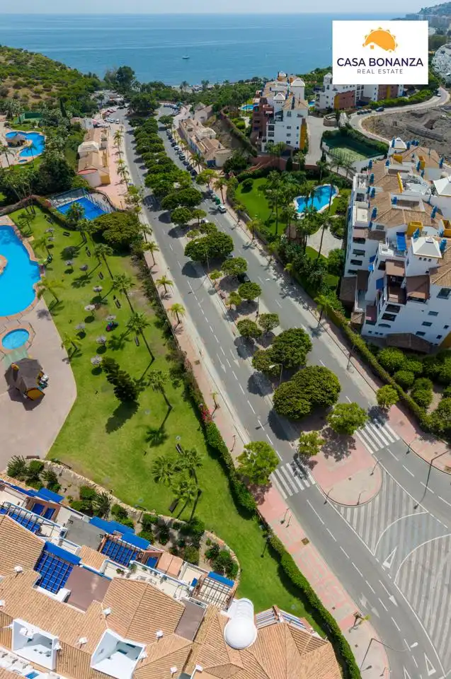 Außenansicht von Wohnungen zum Verkauf in Almuñécar mit Klimaanlage, Terrasse und Abstellraum