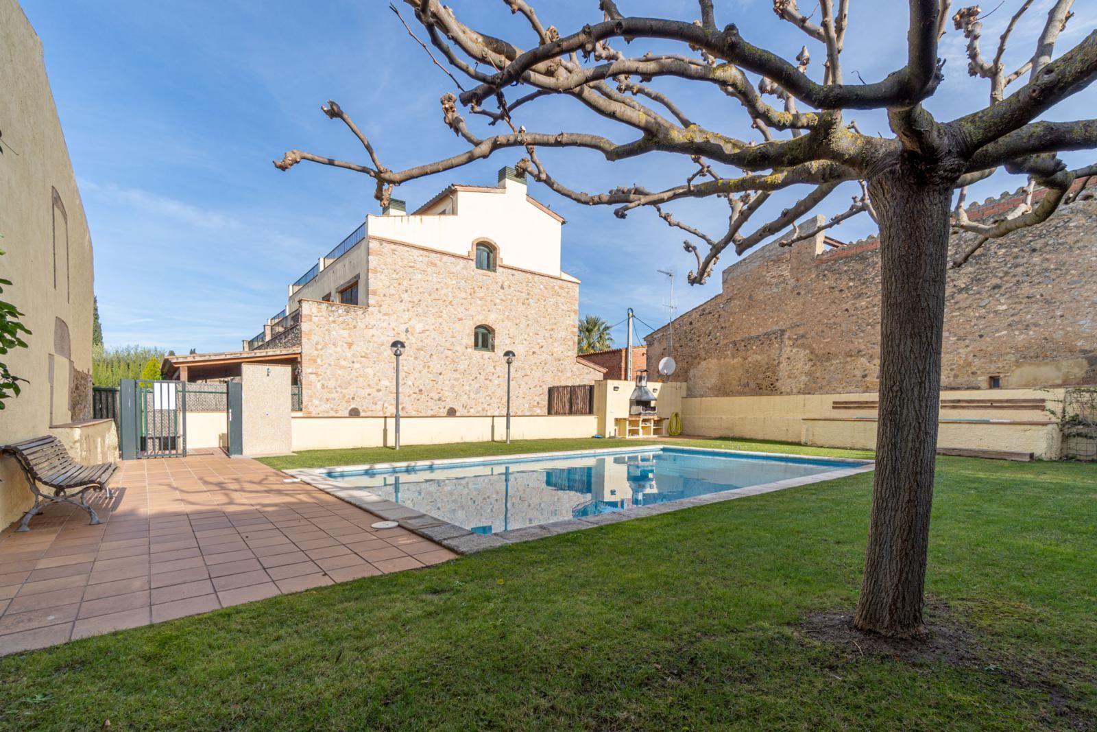 Swimming pool of House or chalet for sale in Torroella de Fluvià  with Air Conditioner, Private garden and Terrace
