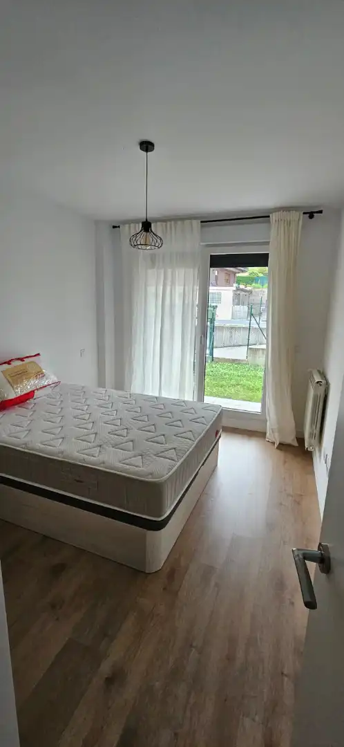 Habitación de Piso de alquiler en Miengo con Calefacción, Jardín privado y Parquet