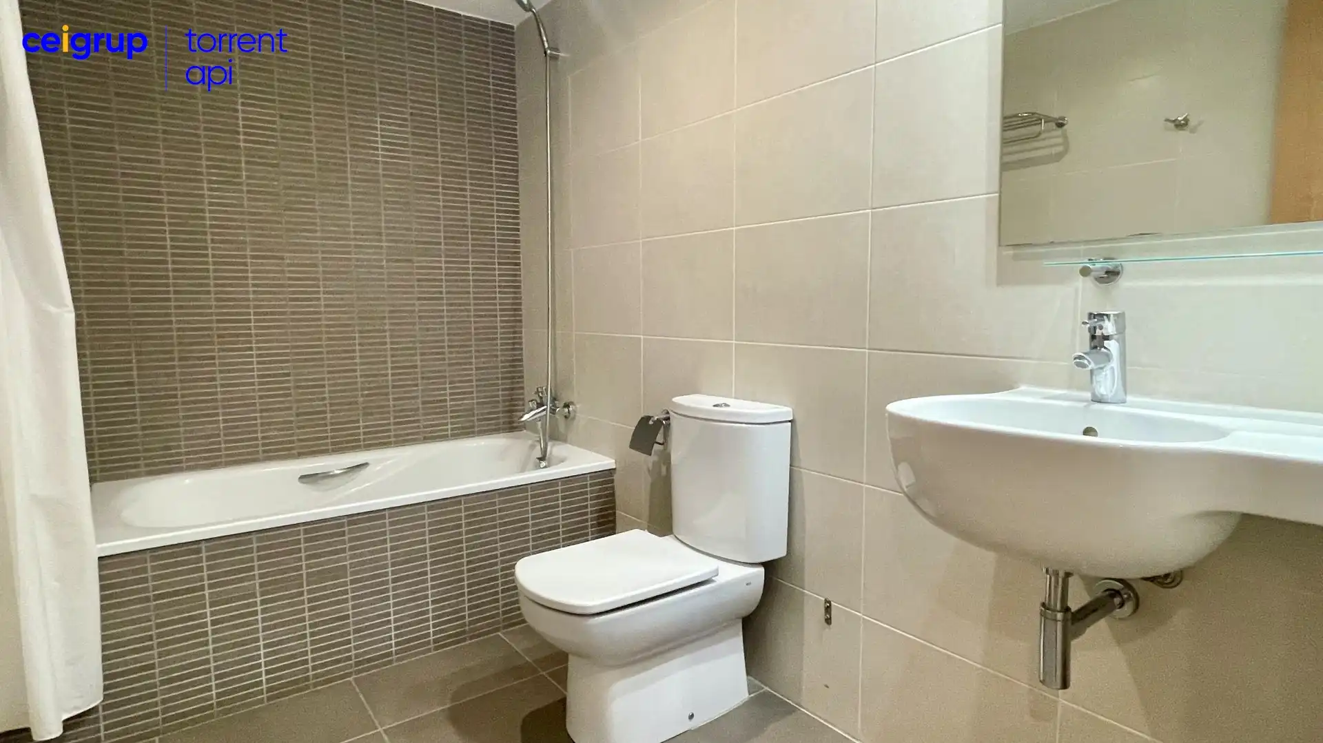 Baño de Dúplex en venta en L'Estartit con Aire acondicionado, Terraza y Piscina