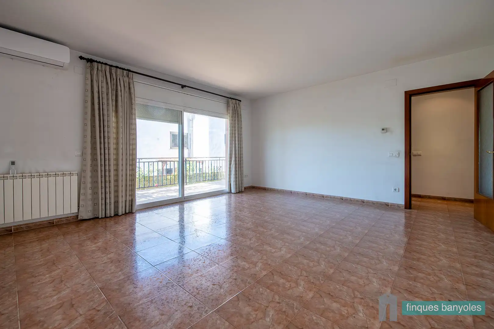 Living room of Houses for sale in Fontcoberta  with Air Conditioner, Private garden and Terrace