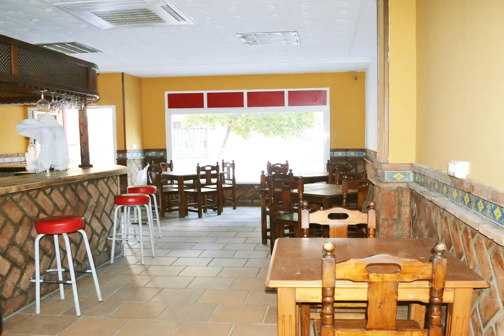 Local de alquiler en Algeciras con Aire acondicionado y Amueblado