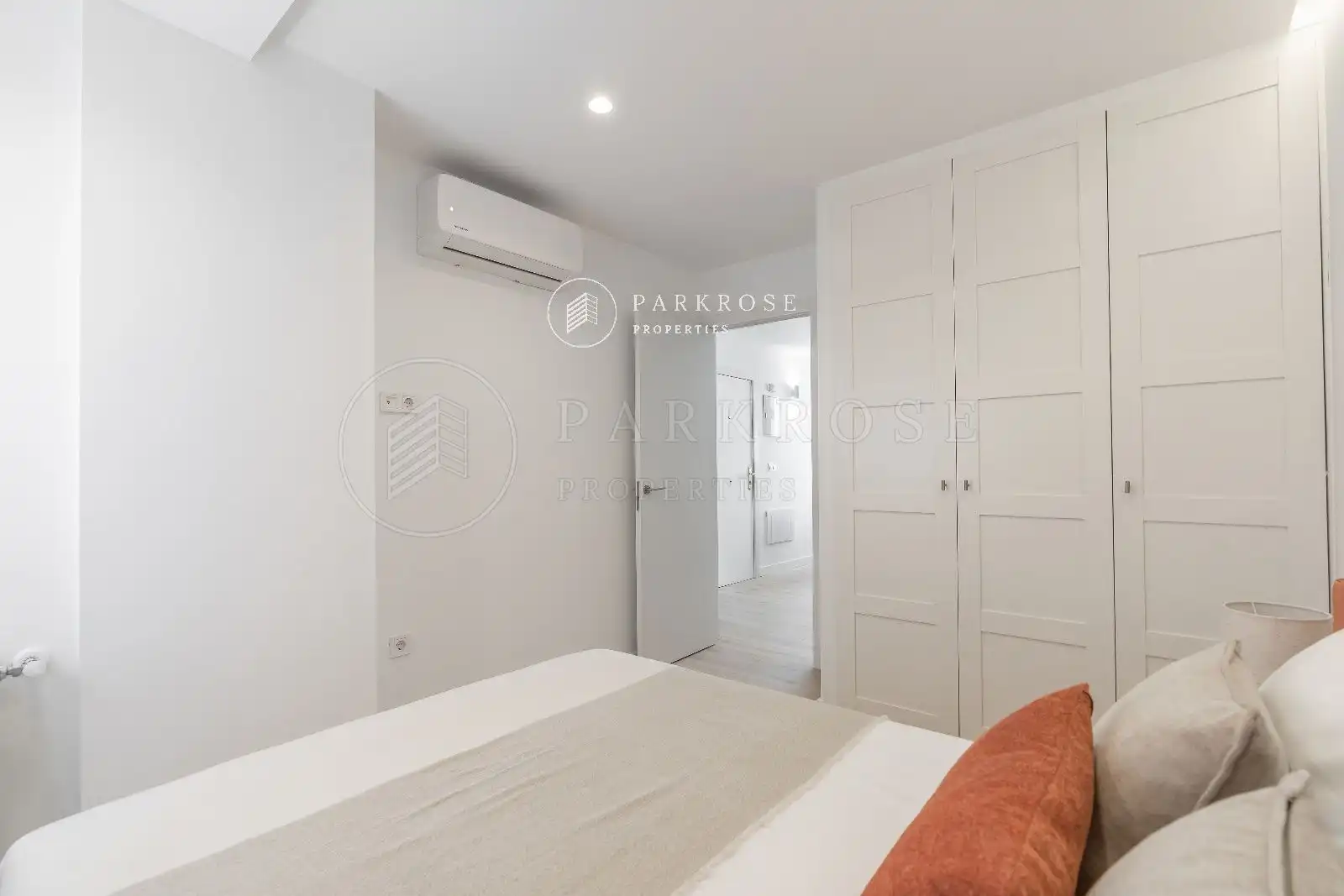 Bedroom of Flat for sale in Madrid  with Air Conditioner, Heating and Terrace