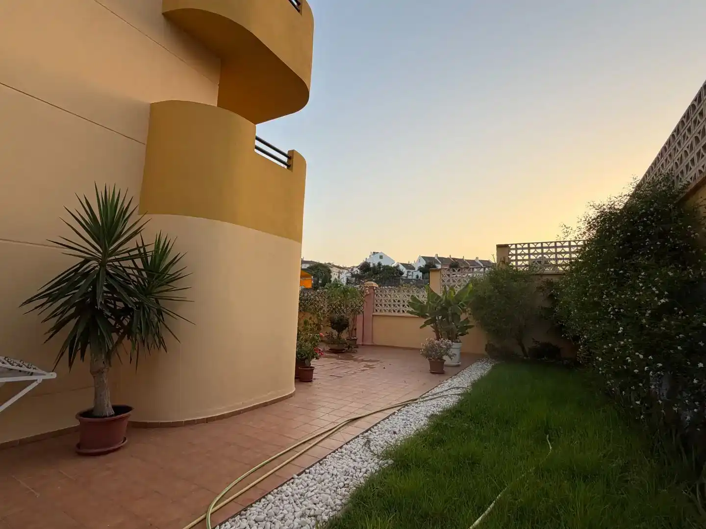 Terraza de Piso de alquiler en Marbella con Aire acondicionado, Jardín privado y Piscina