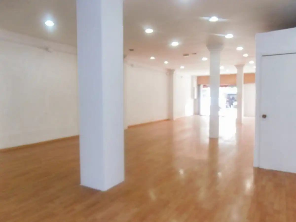 Local comercial de lloguer a Centre - Sant Oleguer, imagen 7