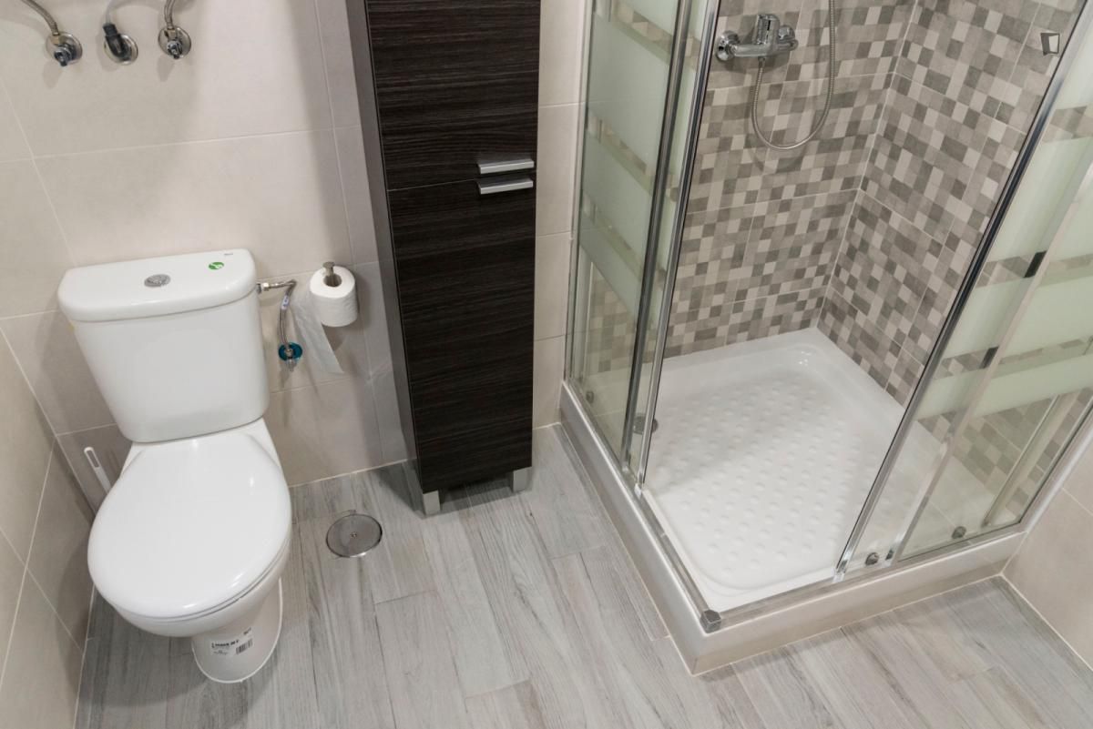Bathroom of Apartment to rent in  Madrid Capital  with Air Conditioner, Furnished and Oven