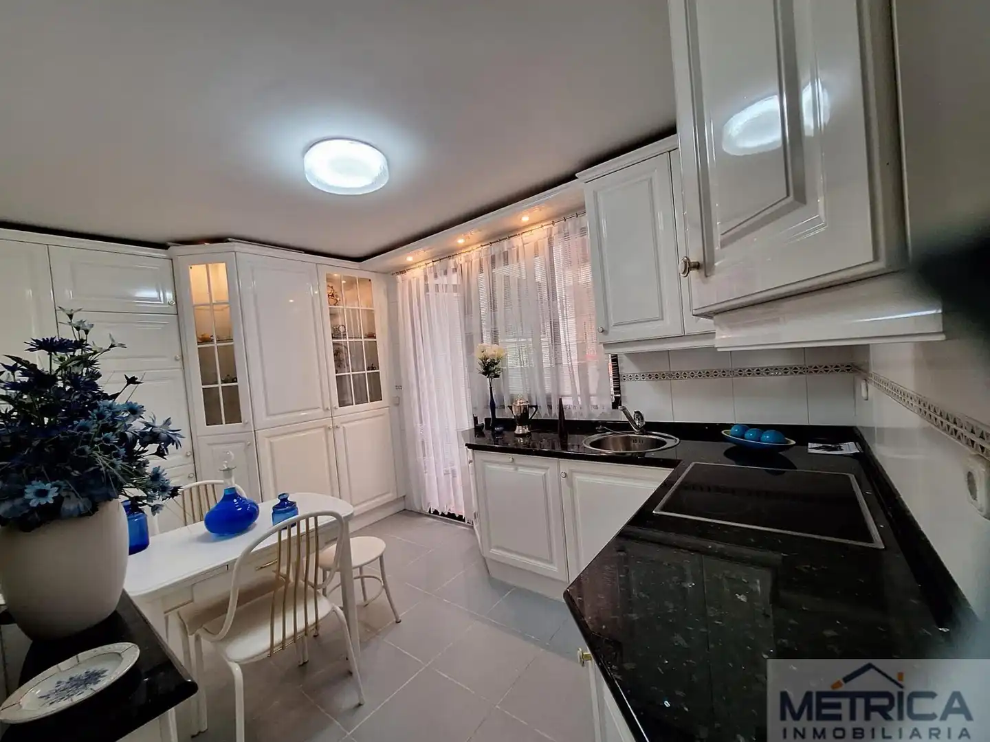 Kitchen of Flat for sale in Salamanca  with Heating, Parquet flooring and Terrace