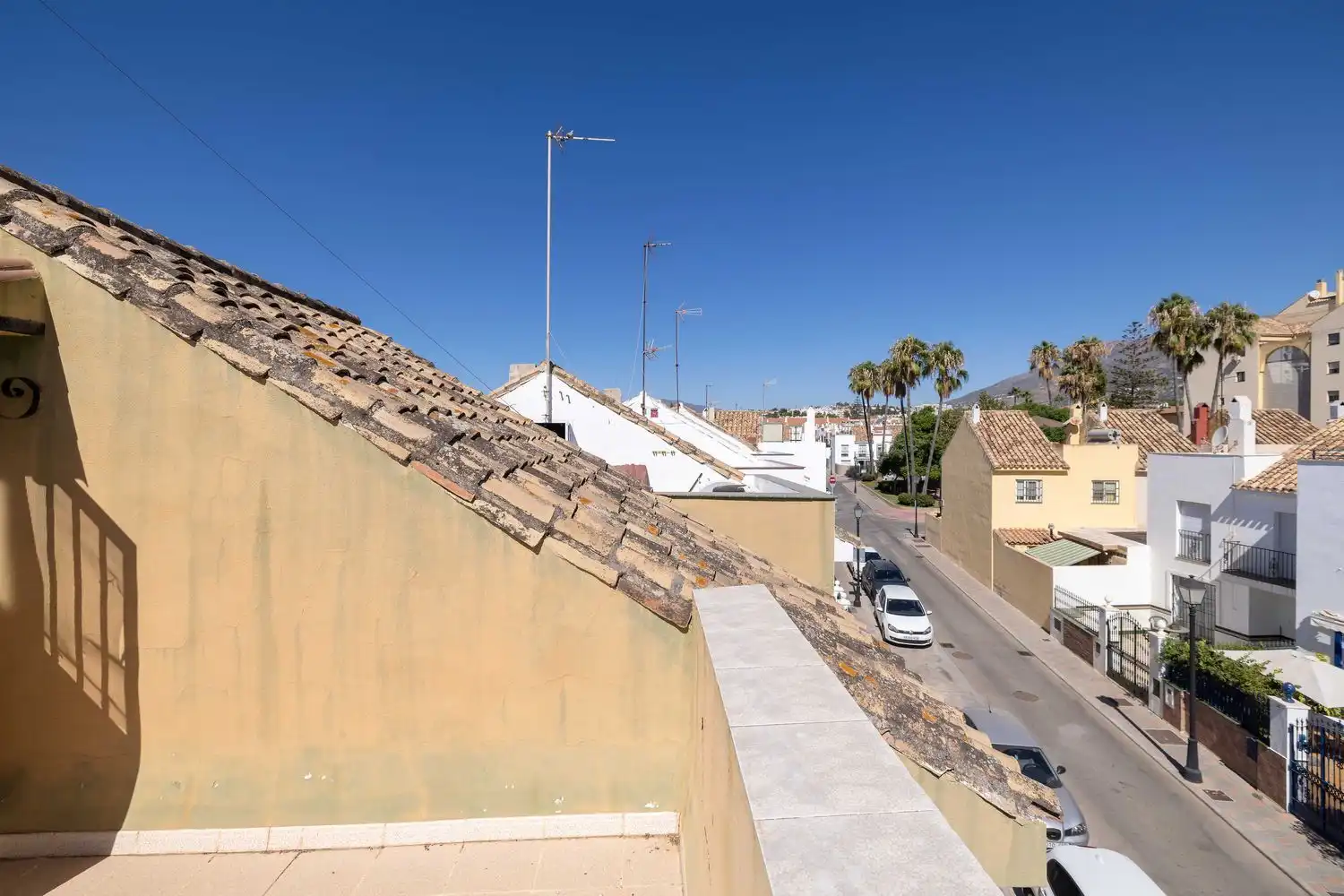 Vista exterior de Casa adosada en venda en Fuengirola amb Aire condicionat, Terrassa i Traster
