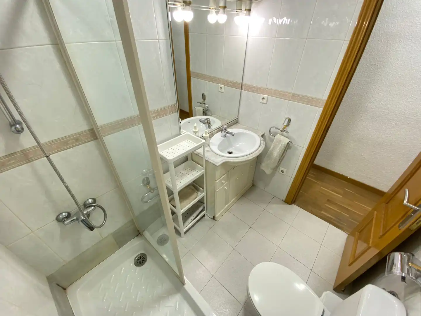 Bathroom of Flat for share in Madrid  with Heating, Furnished and Oven