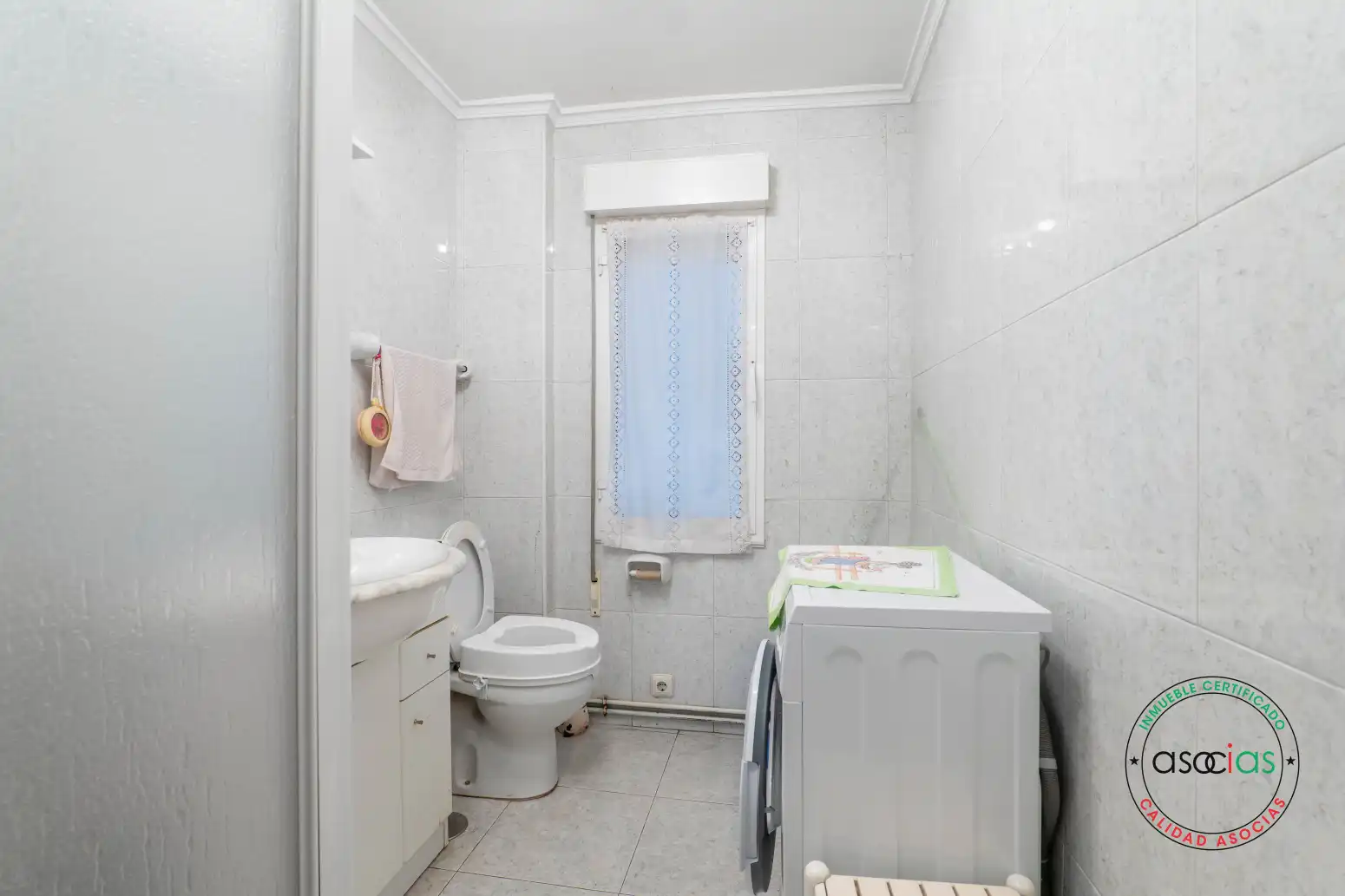 Badezimmer von Wohnung zum Verkauf in Gijón  mit Heizung und Balkon