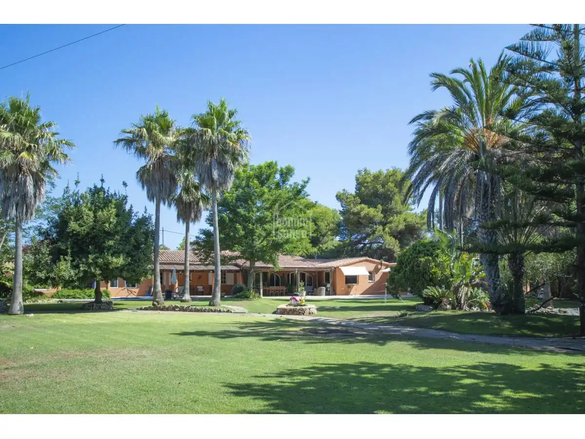 Casa rústica amb piscina en venda a Llucmaçanes