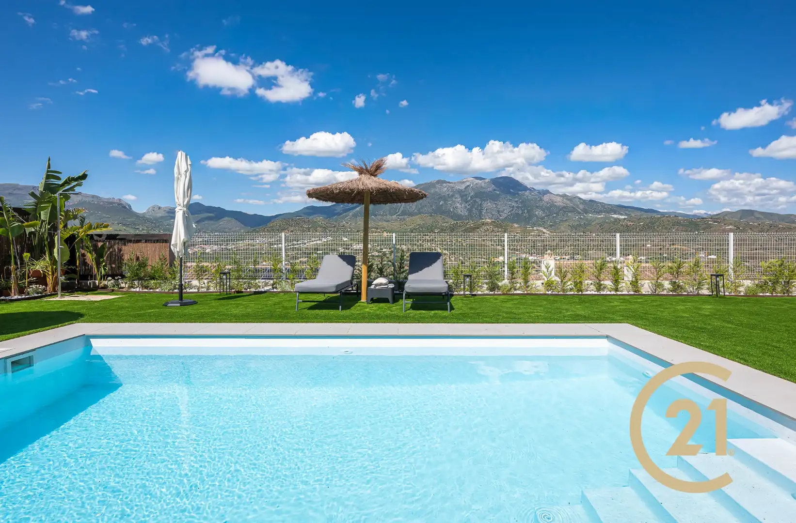 Piscina de Casa o xalet en venda en Viñuela amb Jardí privat, Terrassa i Traster
