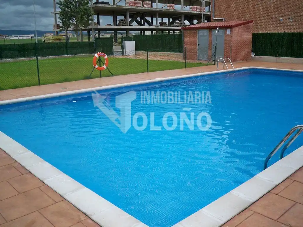 Piscina de Dúplex en venta en Castañares de Rioja con Calefacción, Terraza y Trastero