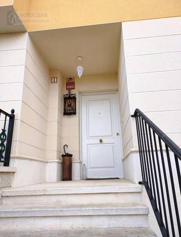 Casa adosada en Venta en Fuensaldaña