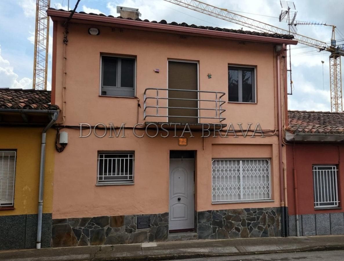 Exterior view of Single-family semi-detached for sale in Olot  with Heating
