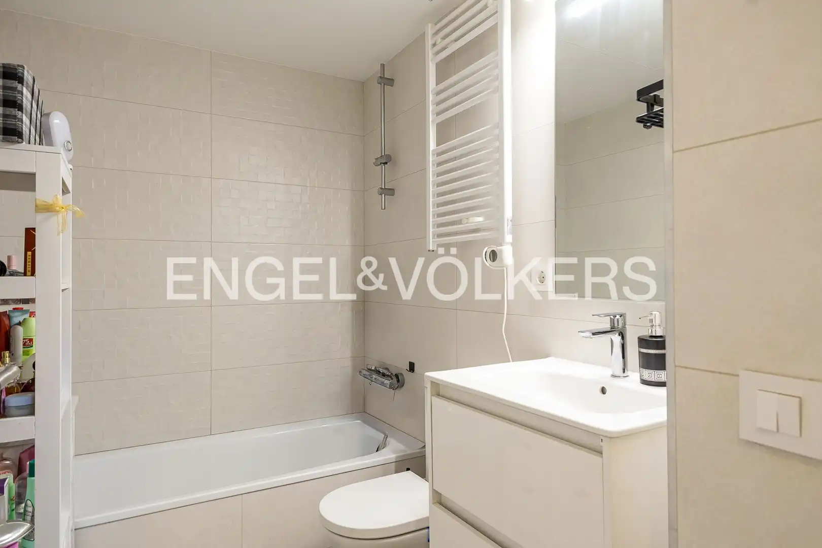 Bathroom of Apartments for sale in Pallejà  with Air Conditioner, Heating and Terrace