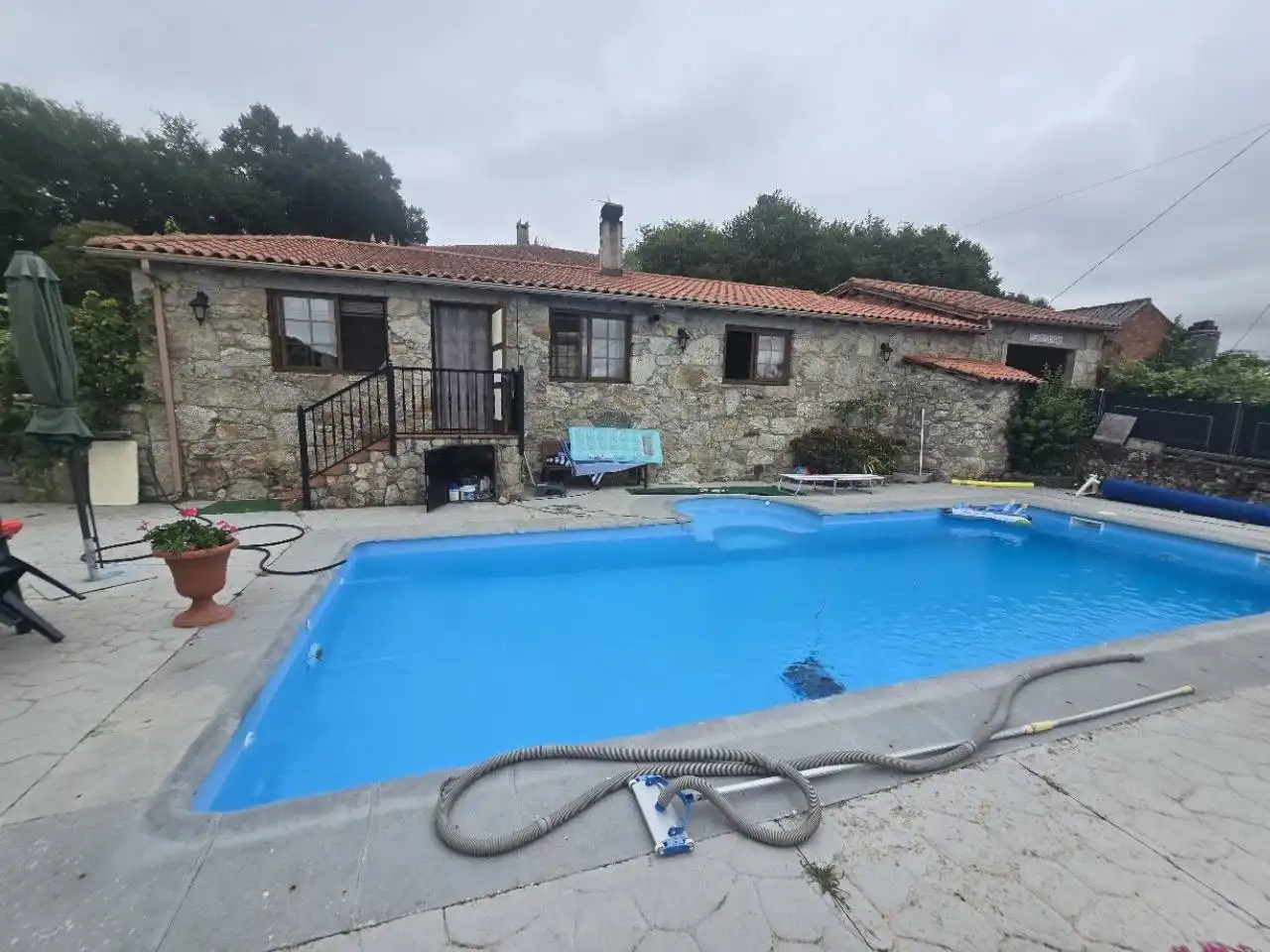 Schwimmbecken von Haus oder Chalet zum Verkauf in O Saviñao  mit Heizung, Privatgarten und Terrasse