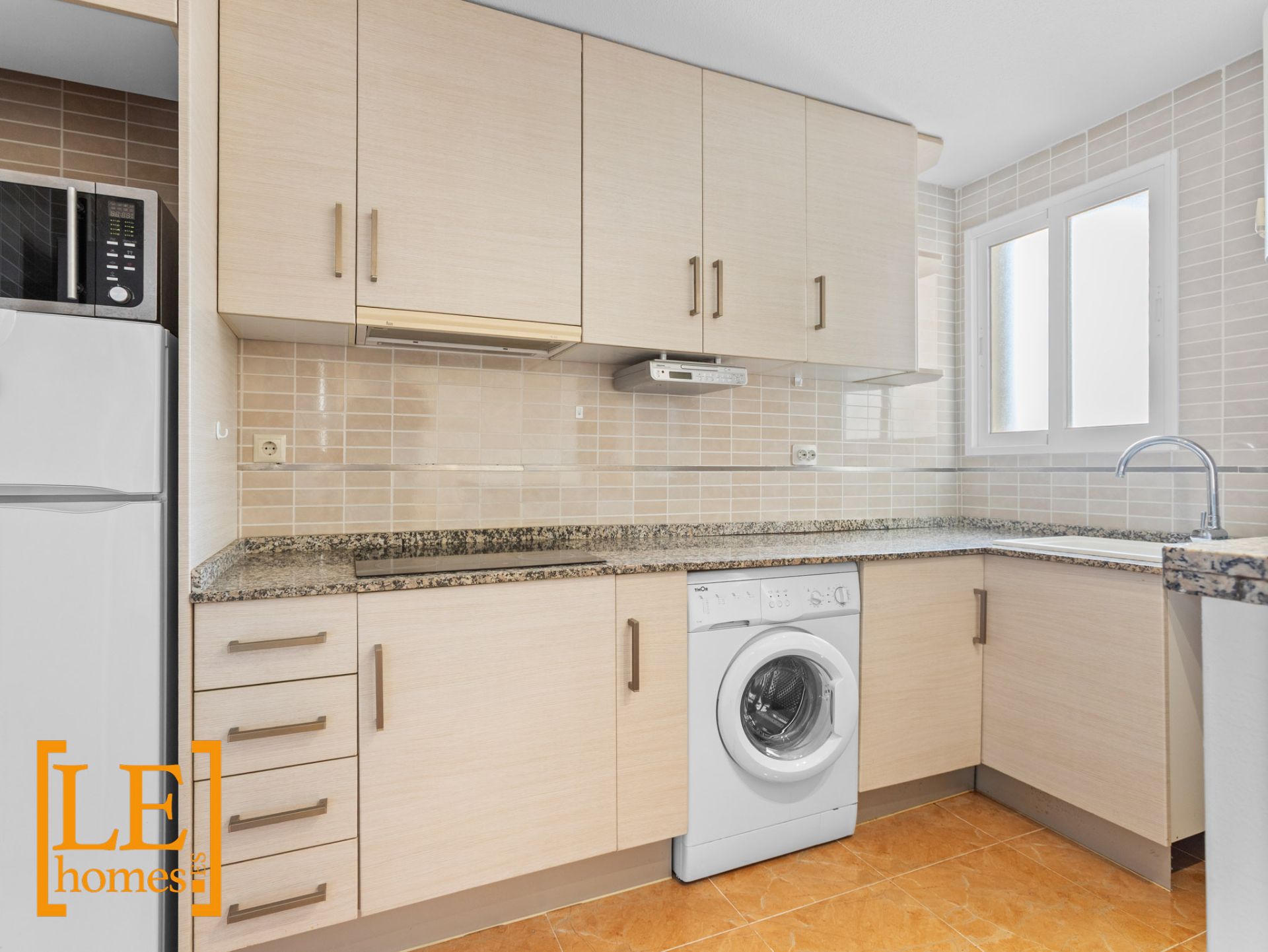 Cocina de Apartamento en venta en Torrevieja con Aire acondicionado, Amueblado y Balcón