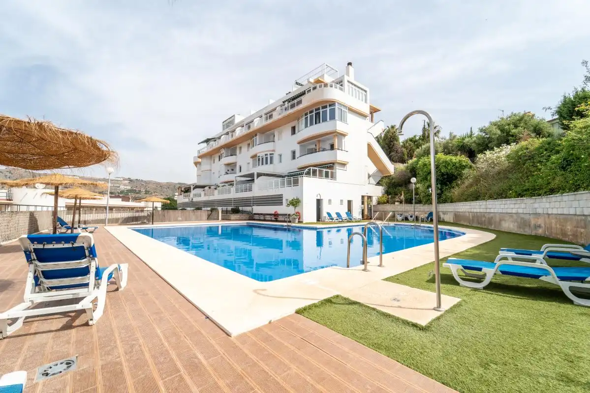 Piscina de Dúplex en venta en Rincón de la Victoria con Aire acondicionado, Calefacción y Jardín privado