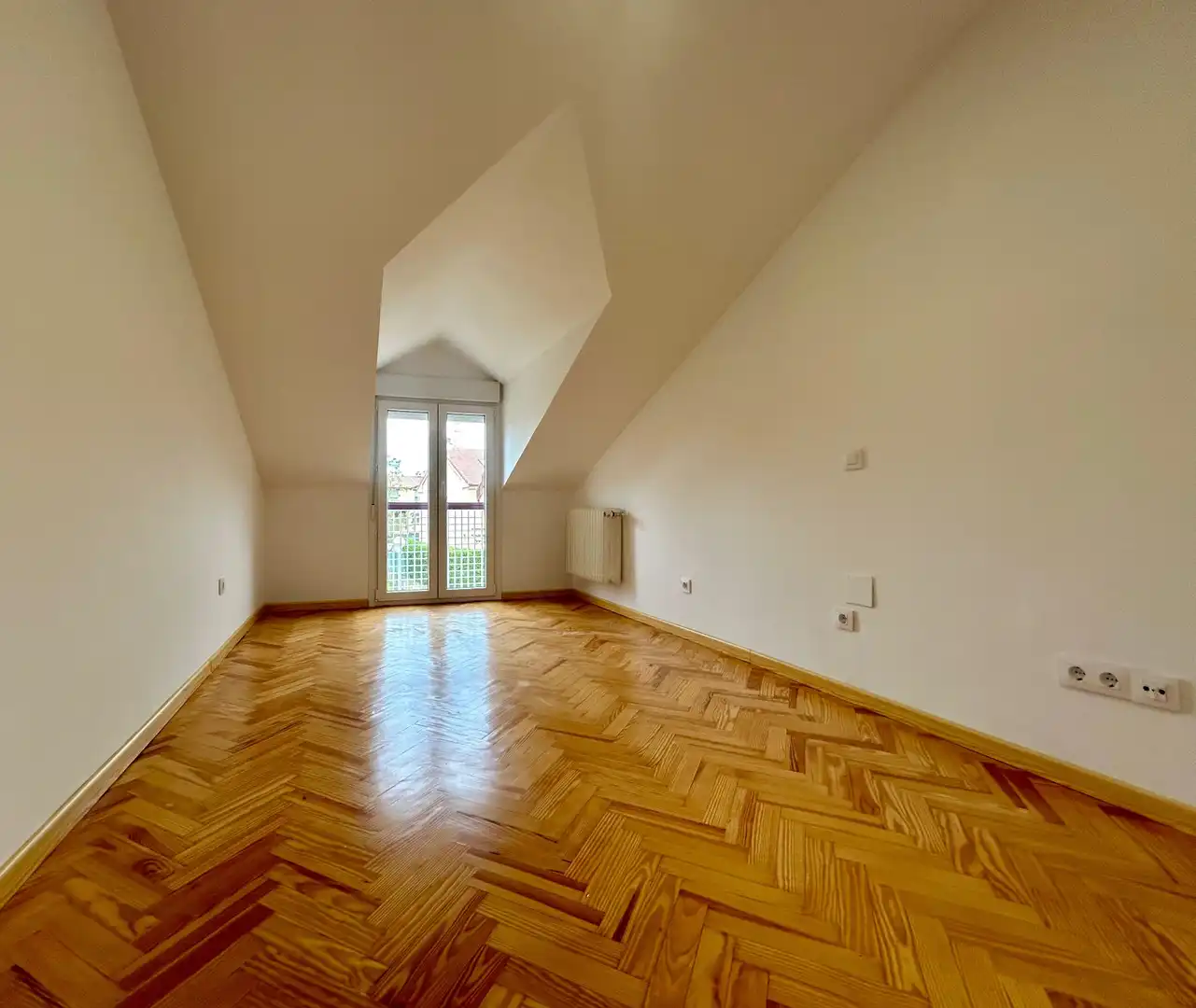 Dormitori de Casa adosada en venda en La Lastrilla  amb Calefacció, Jardí privat i Parquet