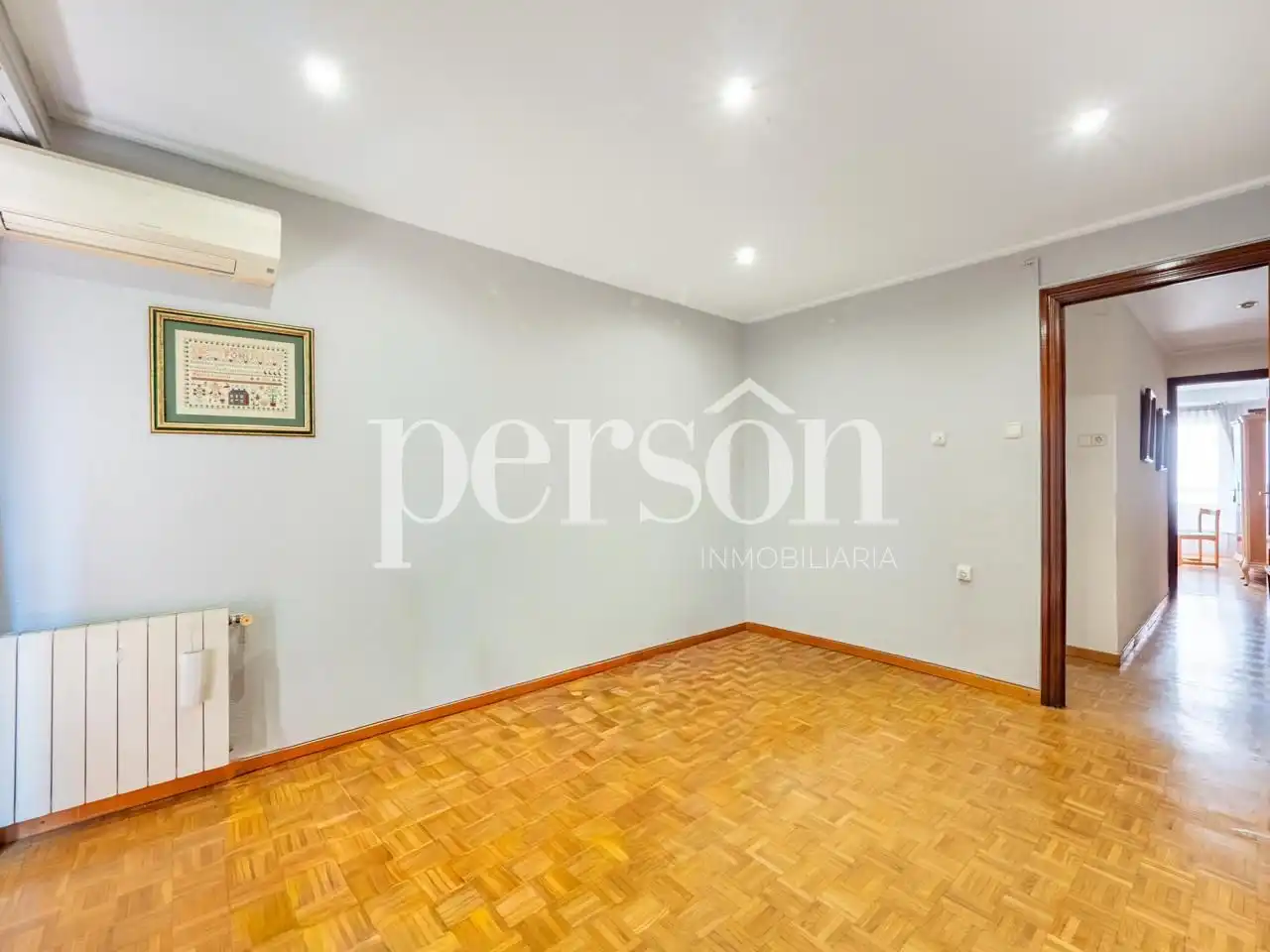 Flat for sale in Valencia  with Air Conditioner, Heating and Balcony