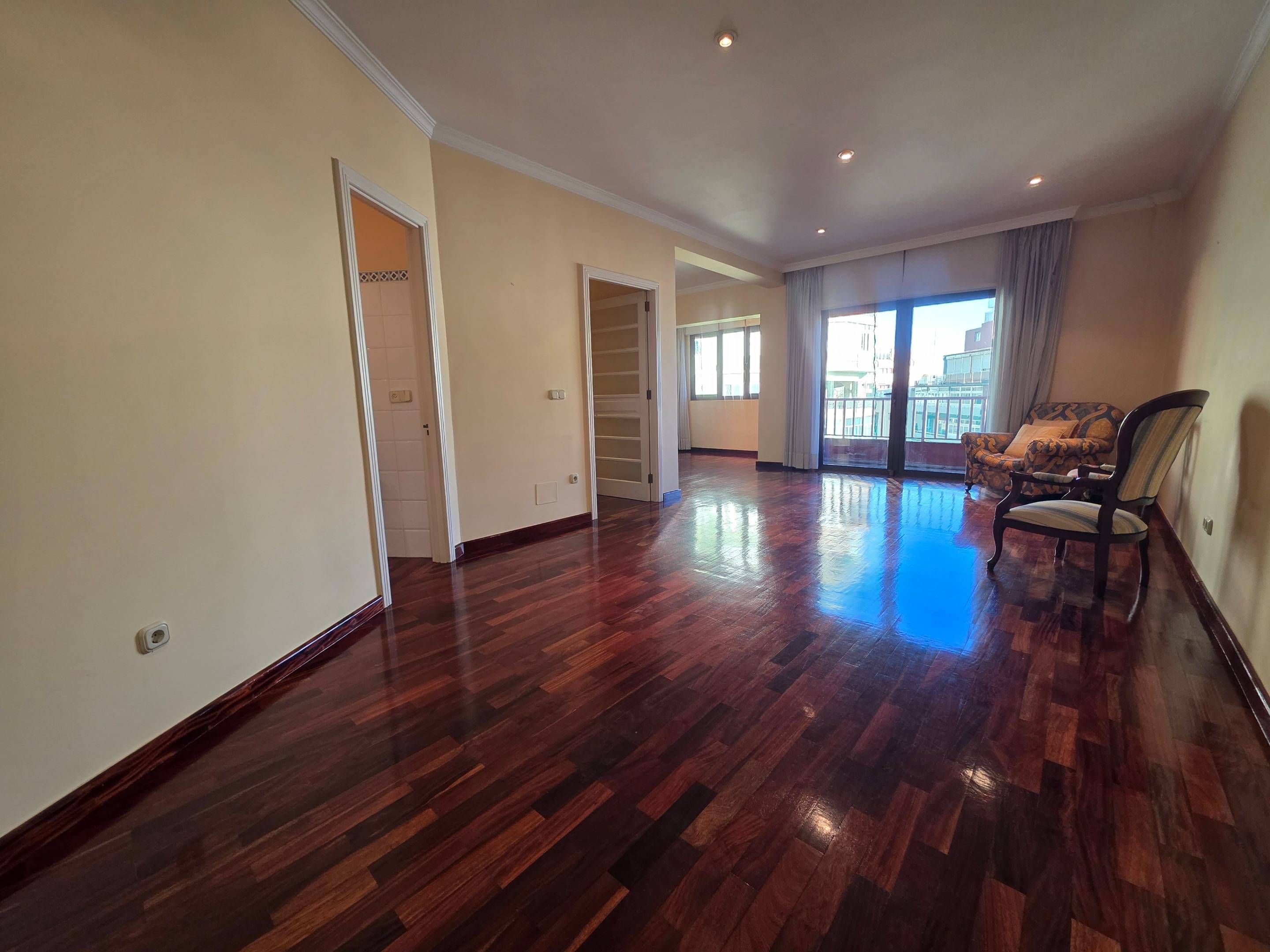 Sala de estar de Piso en venta en Las Palmas de Gran Canaria con Parquet