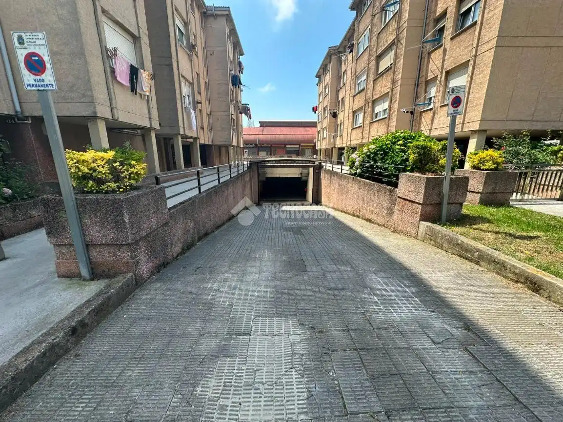 Außenansicht von Garage zum Verkauf in Santander