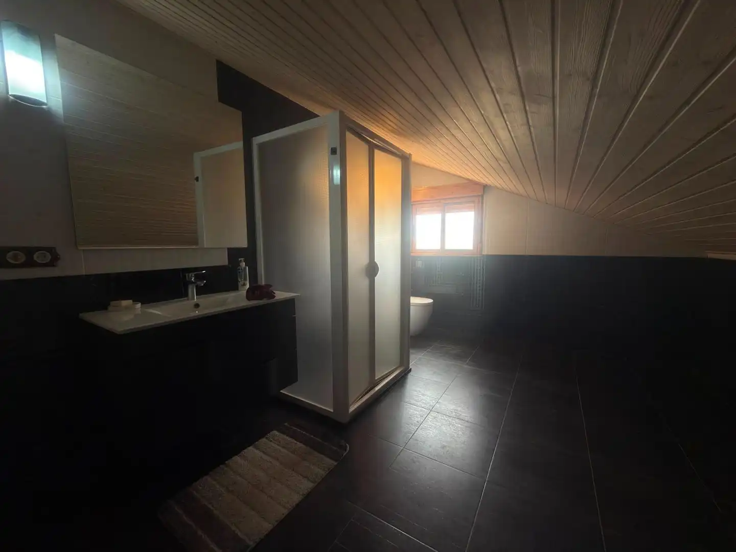 Bany de Casa o xalet en venda en Alicante / Alacant amb Aire condicionat, Calefacció i Jardí privat