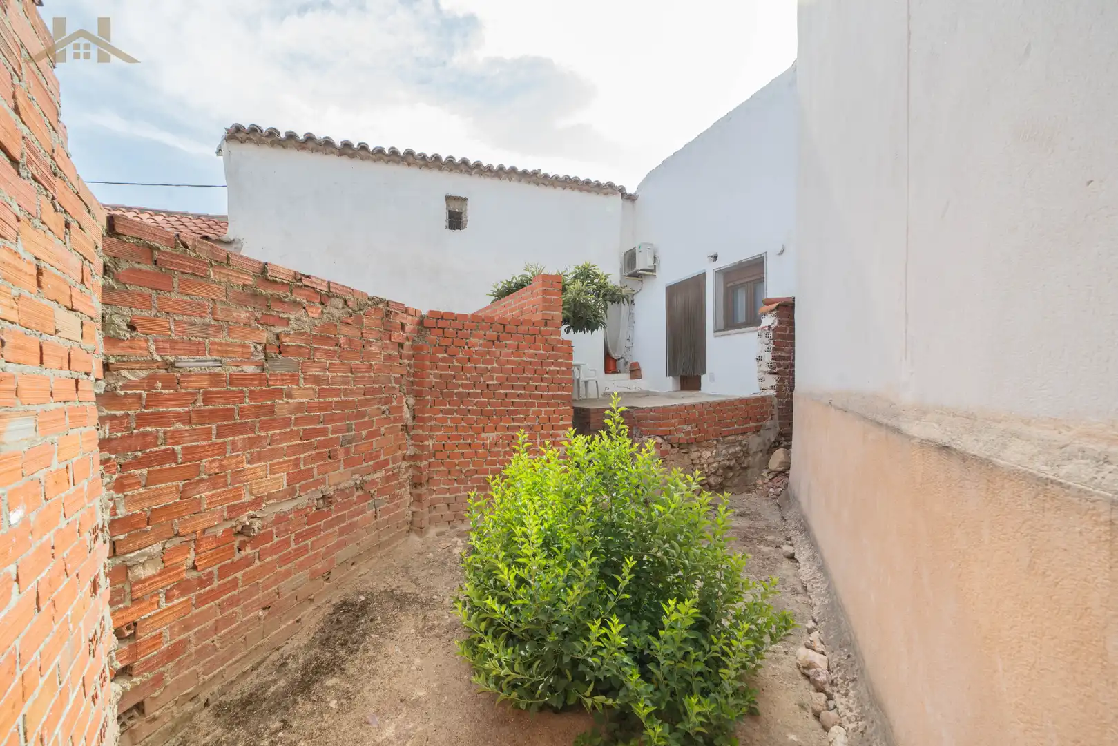 Vista exterior de Casa o xalet en venda en Casarrubios del Monte amb Aire condicionat, Calefacció i Jardí privat