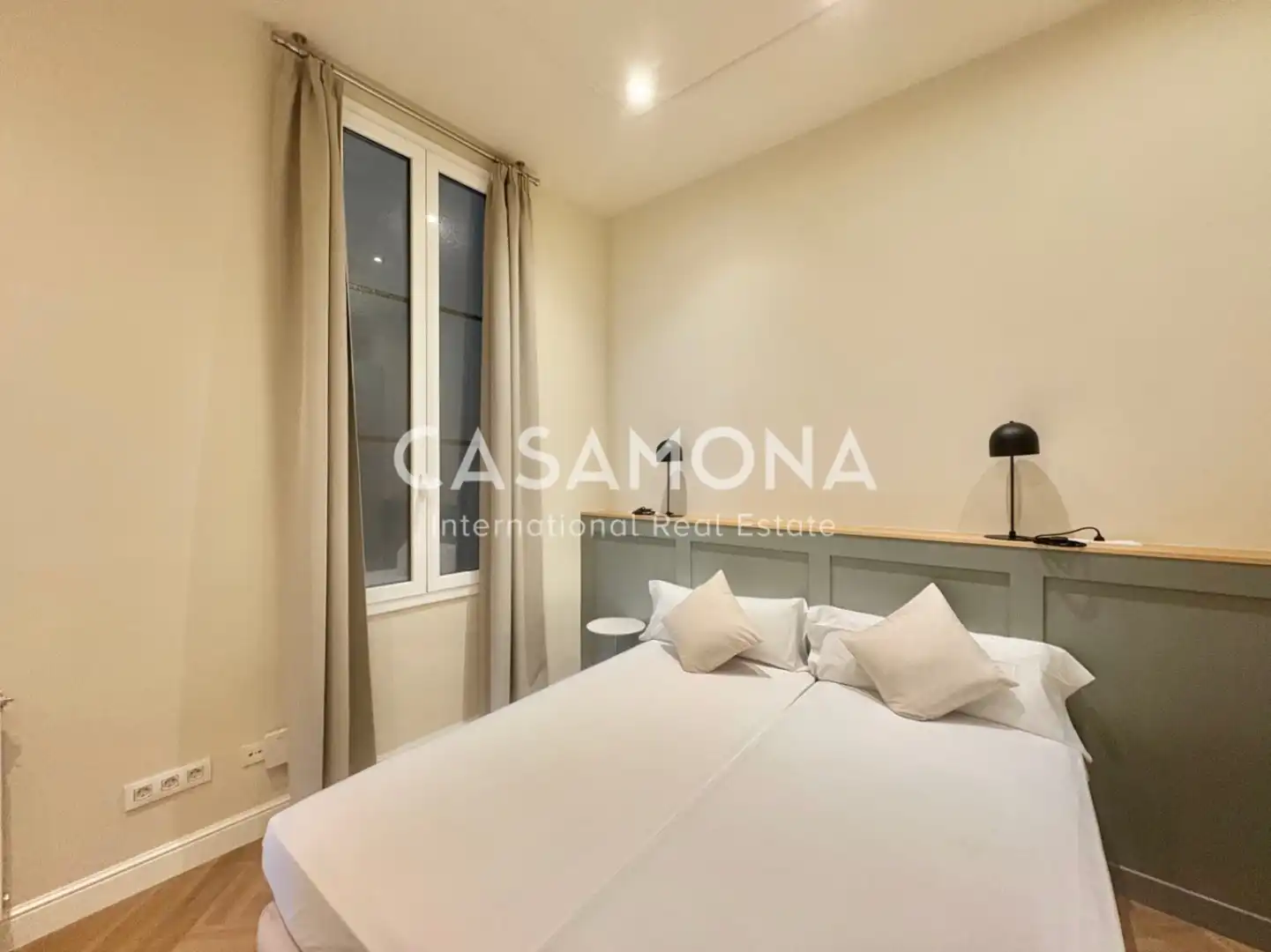 Dormitori de Apartament en venda en Barcelona amb Aire condicionat, Calefacció i Terrassa