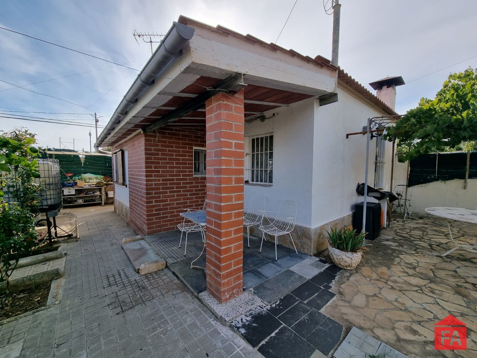 Vista exterior de Casa o xalet en venda en La Bisbal del Penedès amb Terrassa i Traster