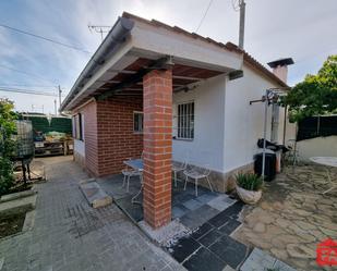 Vista exterior de Casa o xalet en venda en La Bisbal del Penedès amb Terrassa i Traster